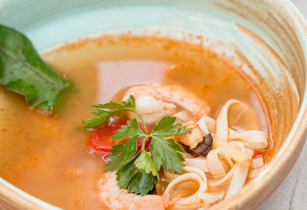 Bún riêu, soupe vietnamienne de nouilles au bouillon de tomate